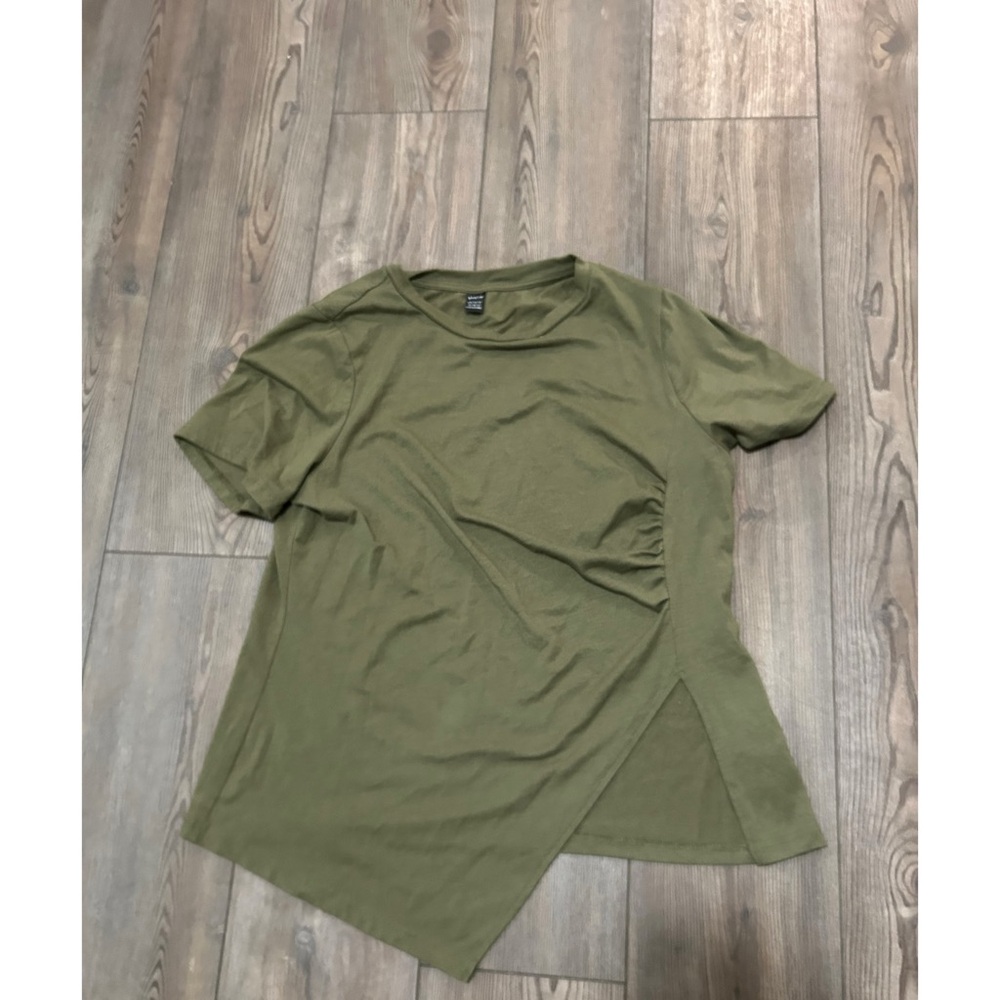SHEIN Olive Asymmetrical Short Sleeve Tee